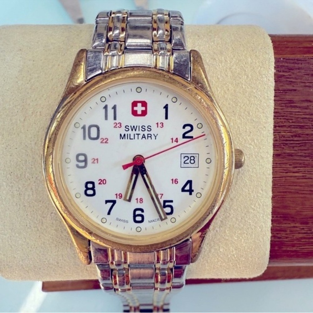 Swiss Military 5422 Swiss Quartz‎ Watch White Dial Date Two Tone Runs 34mm